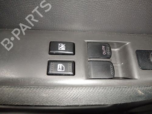 Venstre fortil elrude kontakt SUZUKI SWIFT III (MZ, EZ) [2005-2025]  29377581