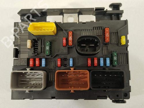 Used Fuse box Fuse box 33319905 33319905