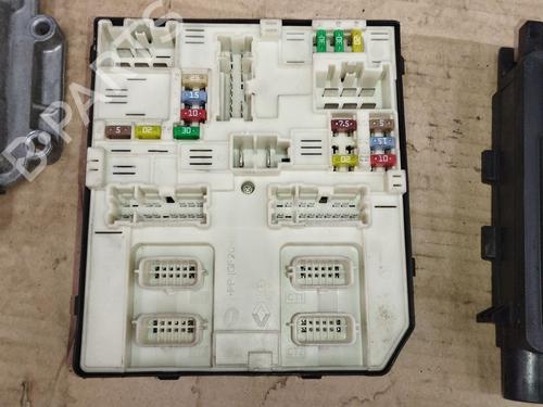 Used Fuse box Fuse box RENAULT LAGUNA III (BT0/1) 2.0 dCi (BT01, BT08, BT09, BT0E, BT0K, BT12, BT1C, BT1D,... (150 hp) 33626449 33626449