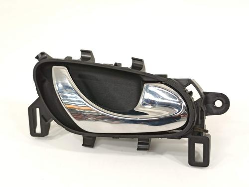 Used Front right interior door handle Front right interior door handle 17107982 17107982
