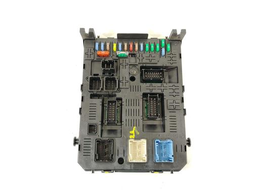 Used Fuse box Fuse box 31827679 31827679