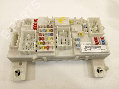 Used Fuse box Fuse box 22761573 22761573