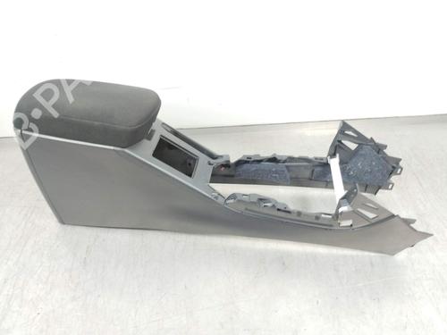 Used Armrest / Center console Armrest / Center console 15796968 15796968