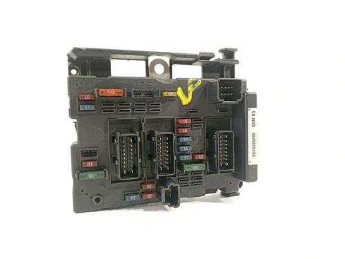 Used Fuse box Fuse box 20334374 20334374