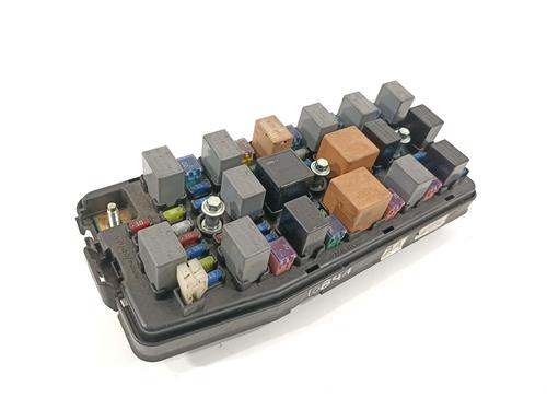 Used Fuse box Fuse box 15895735 15895735