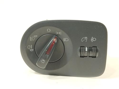 Used Headlight switch SEAT IBIZA IV SC (6J1, 6P5) 1.9 TDI (105 hp) 28213803
