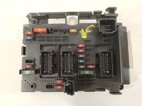 Used Fuse box Fuse box 32388350 32388350