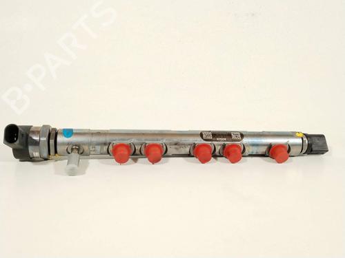 Used Injection rail Injection rail 33654132 33654132