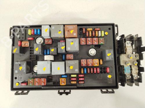 Used Fuse box Fuse box 32492896 32492896