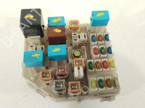 fuse-box-toyota-rav-4-ii-_a2_-2000-2001-2002-2003-2004-2005-37713020 main image