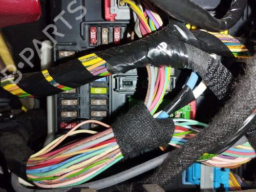 Used Fuse box Fuse box 37080240 37080240