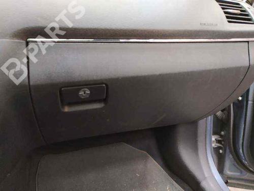 Used Glove box Glove box TOYOTA AVENSIS Saloon (_T27_) 2.0 D-4D (ADT270_, ADT270R) (126 hp) 8002124 8002124