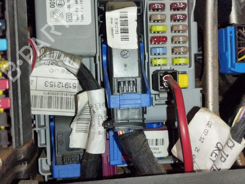Used Fuse box Fuse box 37152276 37152276