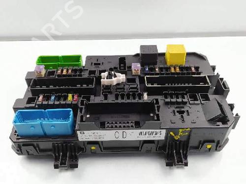 Used Fuse box Fuse box 6821915 6821915