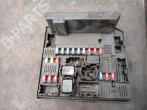 Used Fuse box Fuse box 21027888 21027888