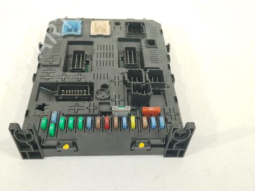 Used Fuse box Fuse box 38413758 38413758