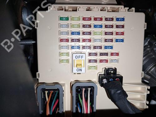 Used Fuse box Fuse box 35979268 35979268