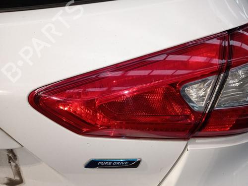 Used Right tailgate light NISSAN PULSAR Hatchback (C13) 1.5 dCi (110 hp) 31157518