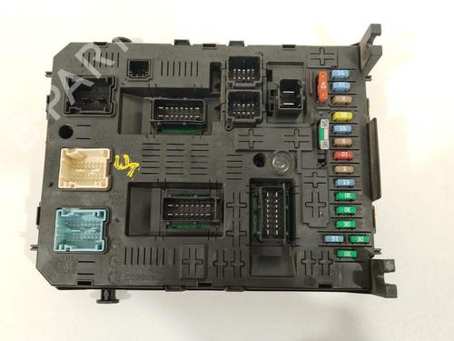 Used Fuse box Fuse box 28359256 28359256