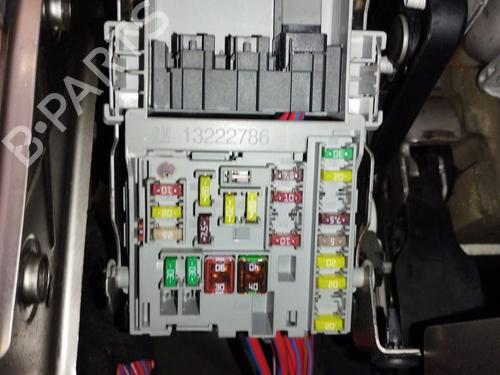 Used Fuse box Fuse box 38434722 38434722
