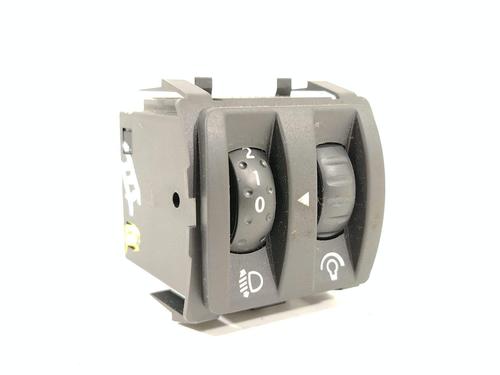 switch-renault-megane-iii-hatchback-bz01_-b3_-2008-31775078 main image
