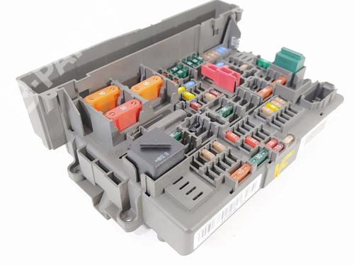 Used Fuse box Fuse box BMW 3 (E90) 320 d (177 hp) 10097631 10097631