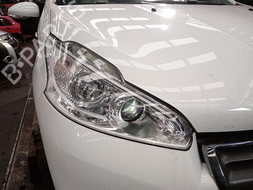 Used Right headlight PEUGEOT 208 I (CA_, CC_) 1.2 VTI 82 (82 hp) 32000914