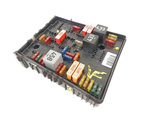 Used Fuse box Fuse box 18552273 18552273