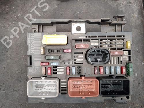 Used Fuse box Fuse box 33121212 33121212