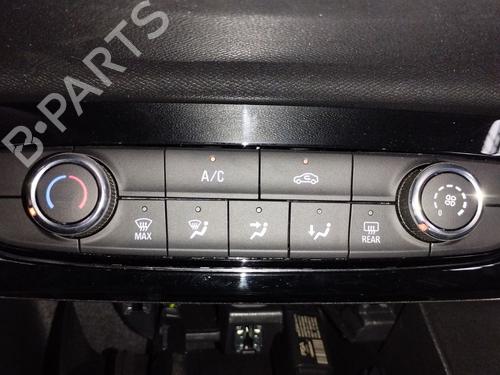 Used Climate control OPEL CORSA F (P2JO) 1.2 (68) (101 hp) 31696918