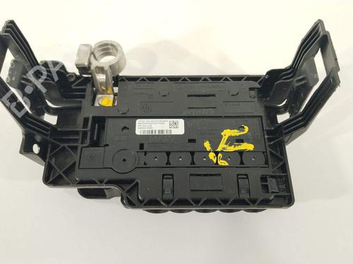 Used Fuse box Fuse box 27204415 27204415
