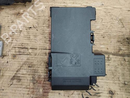 Used Fuse box Fuse box 37025150 37025150
