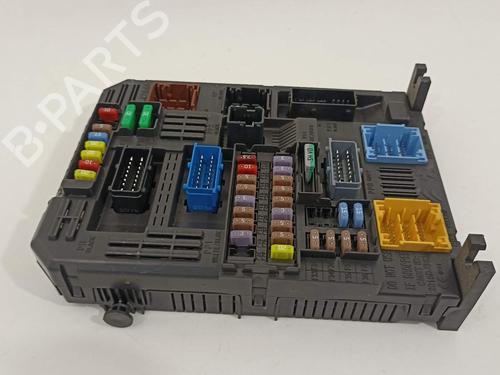 Used Fuse box Fuse box 10627343 10627343
