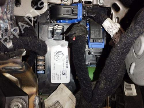 Used Fuse box Fuse box 36421555 36421555