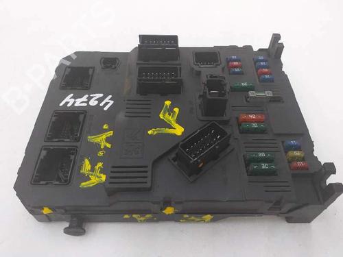 Used Fuse box Fuse box 6098401 6098401