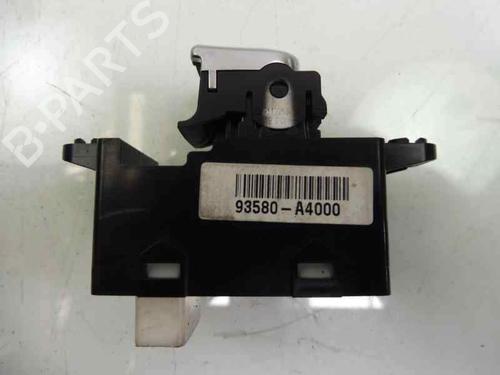 Right rear window switch KIA CARENS IV | BP4389801I28 - Image 2