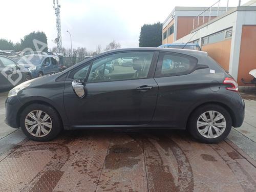 Gebruikte PEUGEOT 208 I (CA_, CC_)  1.2 VTI 82  4770628 Onderdelen
