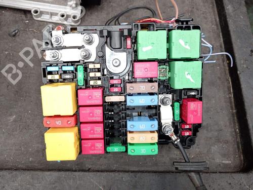 Used Fuse box Fuse box 38784328 38784328