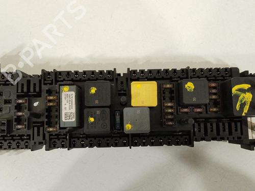 Used Fuse box Fuse box 33240195 33240195