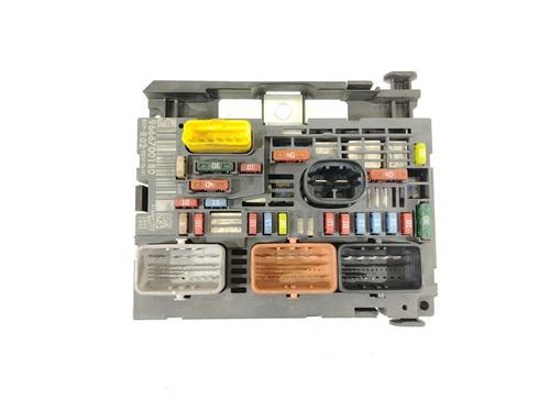 Used Fuse box PEUGEOT 407 (6D_) 1.6 HDi 110 (6D9HZC, 6D9HYC) (109 hp) 31996649