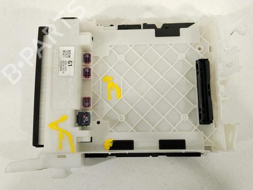 Used Fuse box Fuse box 32722133 32722133