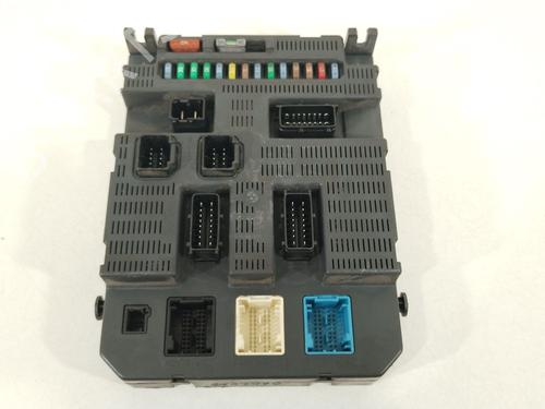 Used Fuse box Fuse box 37712426 37712426
