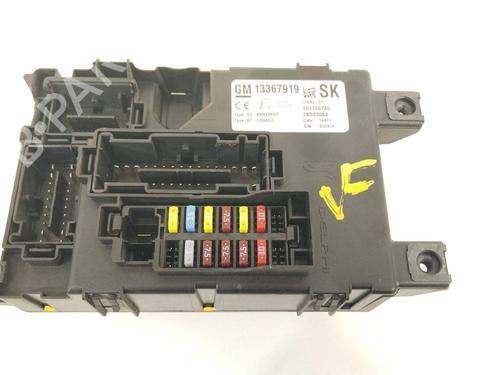 Used Fuse box Fuse box 26739352 26739352