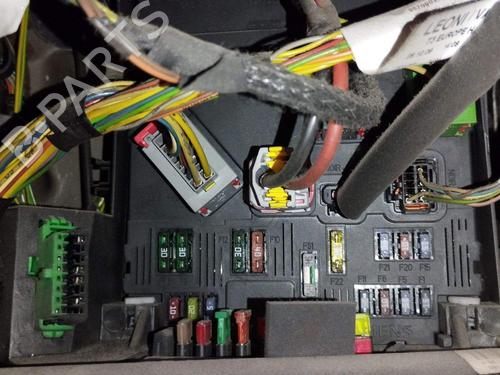 Used Fuse box Fuse box 39171368 39171368