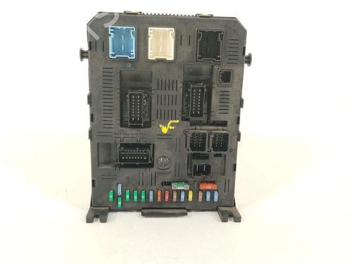 Used Fuse box Fuse box 36235570 36235570