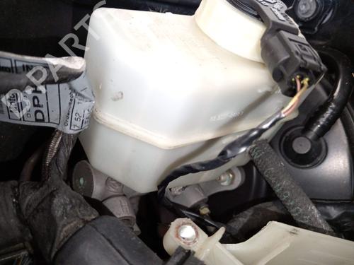brake-master-cylinder-bmw-3-compact-e46-2001-2002-2003-2004-2005-38285504 main image
