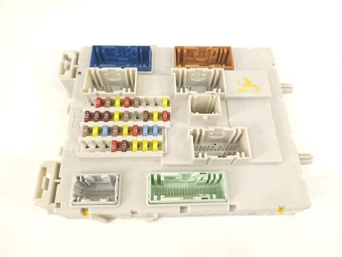 Used Fuse box Fuse box 13704740 13704740