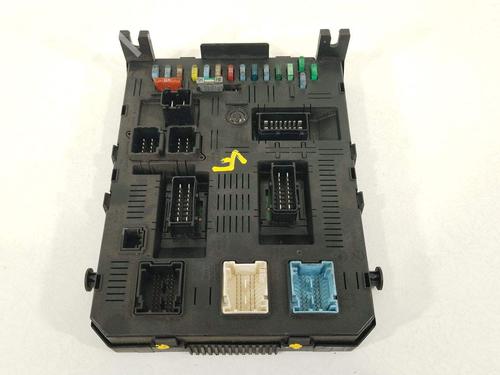 Used Fuse box Fuse box 37713019 37713019