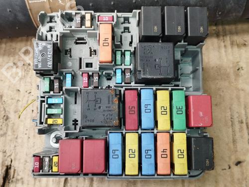 Used Fuse box Fuse box 37152301 37152301