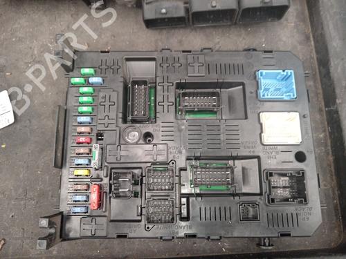 Used Fuse box Fuse box PEUGEOT 5008 (0U_, 0E_) 2.0 HDi 150 / BlueHDi 150 (150 hp) 33695247 33695247